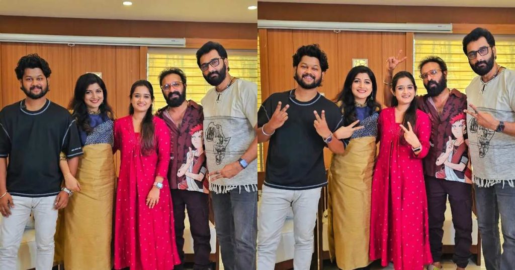 Santhwaanam serial Artists Reunion Image Viral